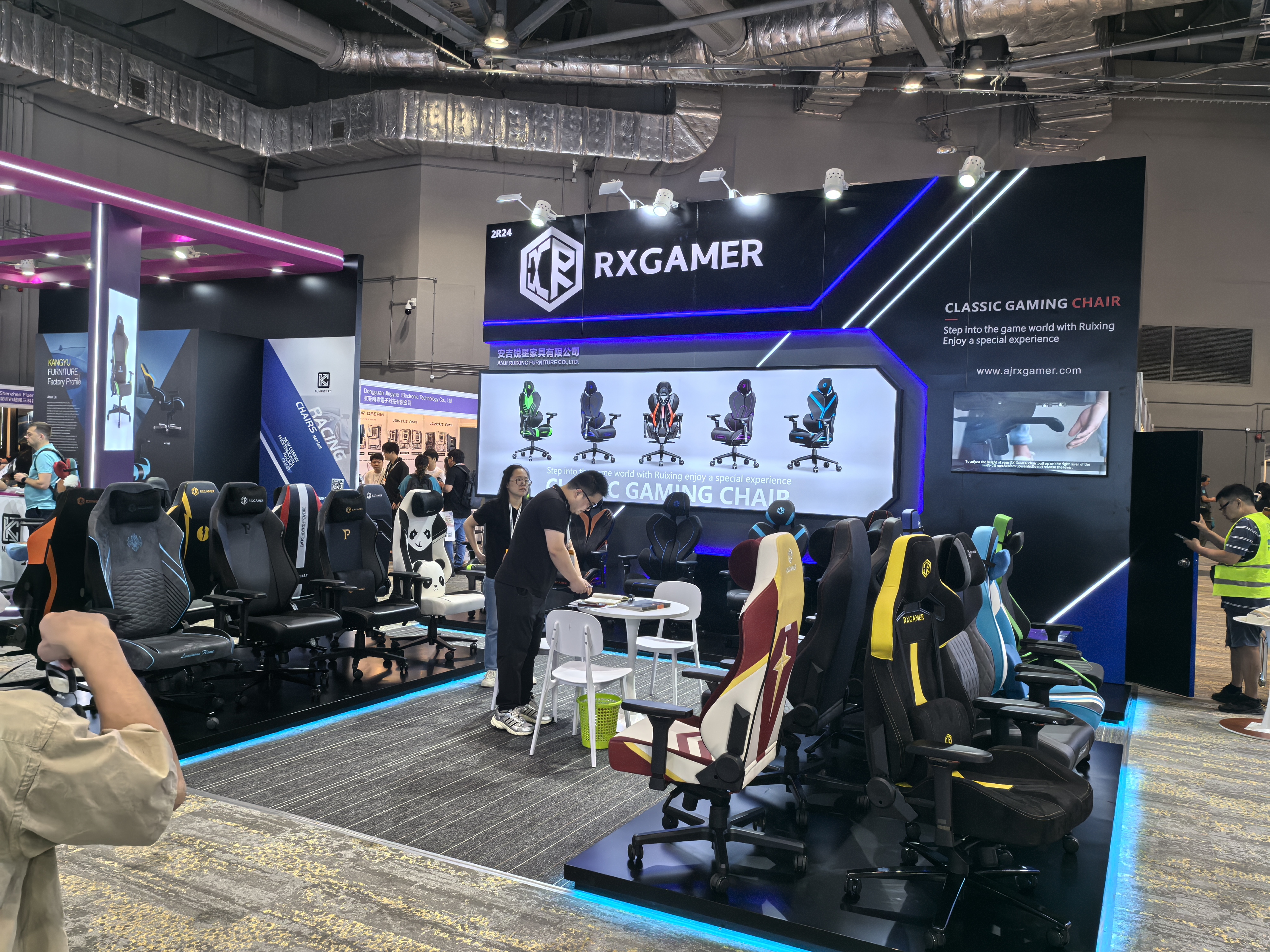 Anji Ruixing Furniture โดดเด่นในงาน Hong Kong Electronics Fair (ฤดูใบไม้ร่วง) ด้วยความสำเร็จอันยิ่งใหญ่